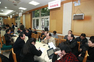 市政协领导亲切慰问现场咨询的财政干部 叮咛服务群众守好“钱袋子”
